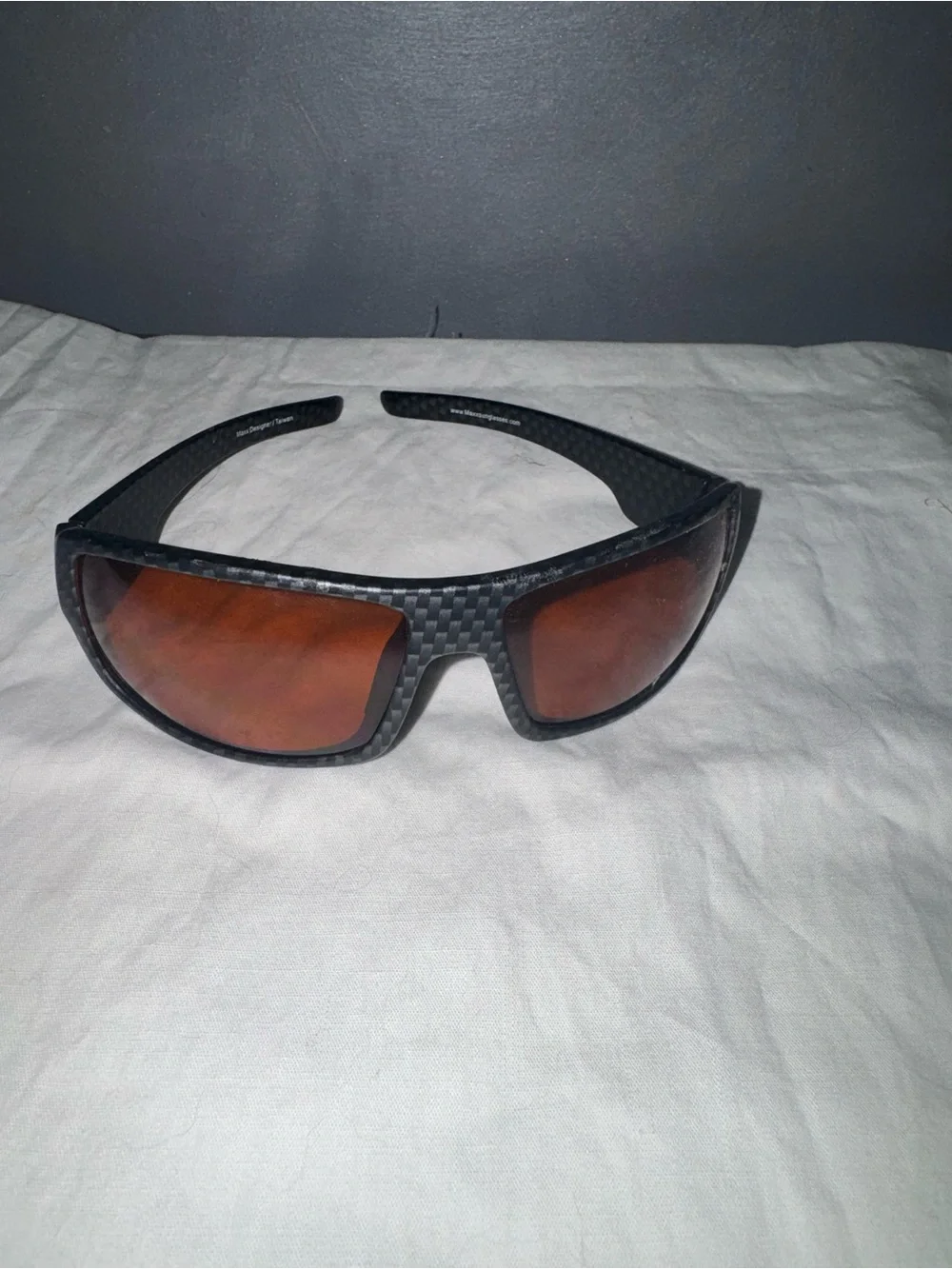 Men's Carbon-Texture driving golf Sunglasses with Amber Lenses